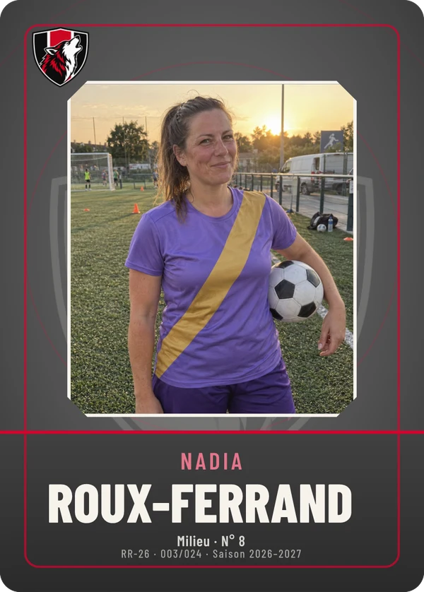 Carte Écusson de Nadia Roux-Ferrand, photo de téléphone, non détourée, AS Rive-Rouge (exemple fictif)